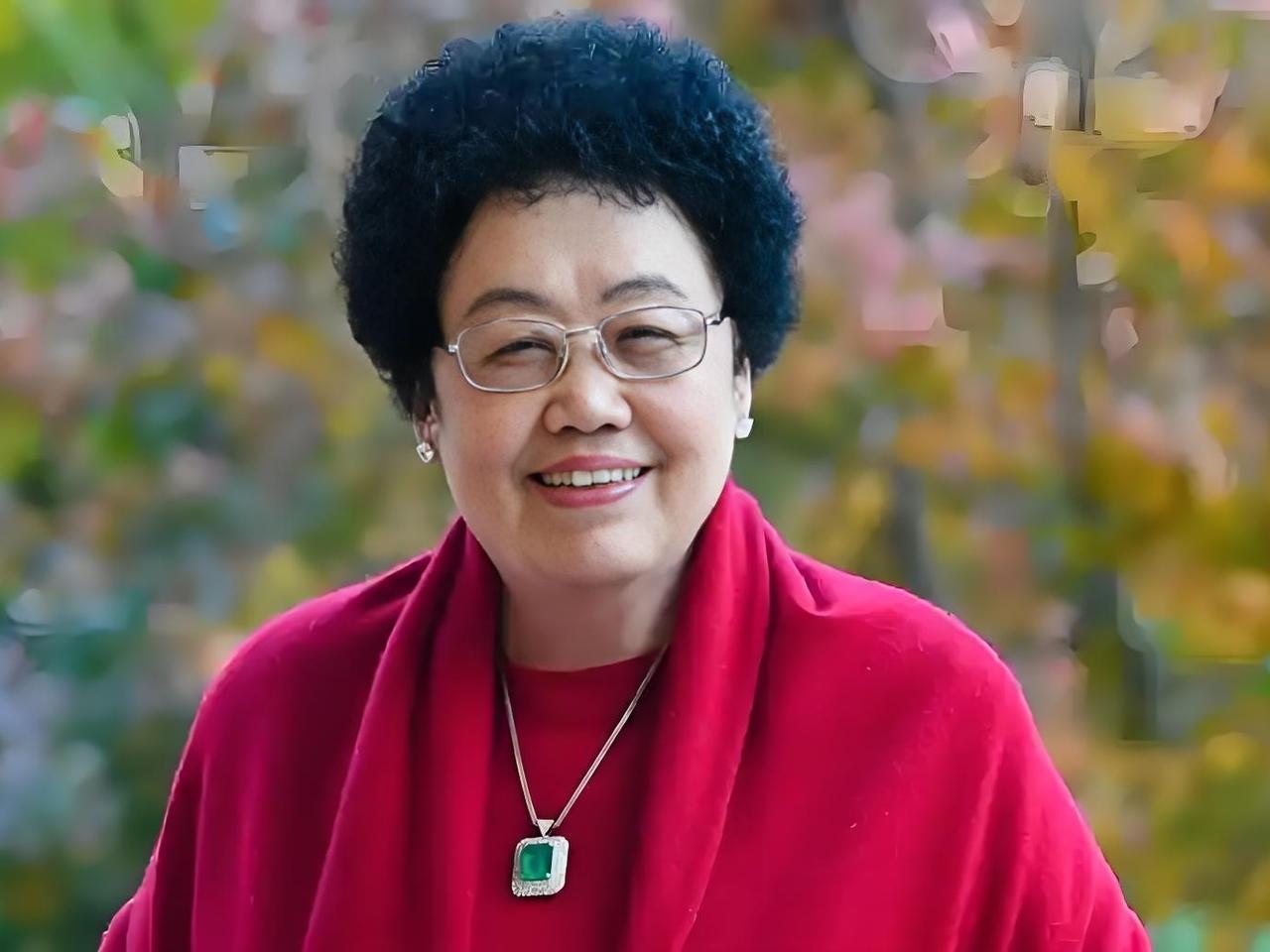 470亿女首富陈丽华离世！和迟重瑞36年婚姻，藏着最动人的细节。
 
4月7日，