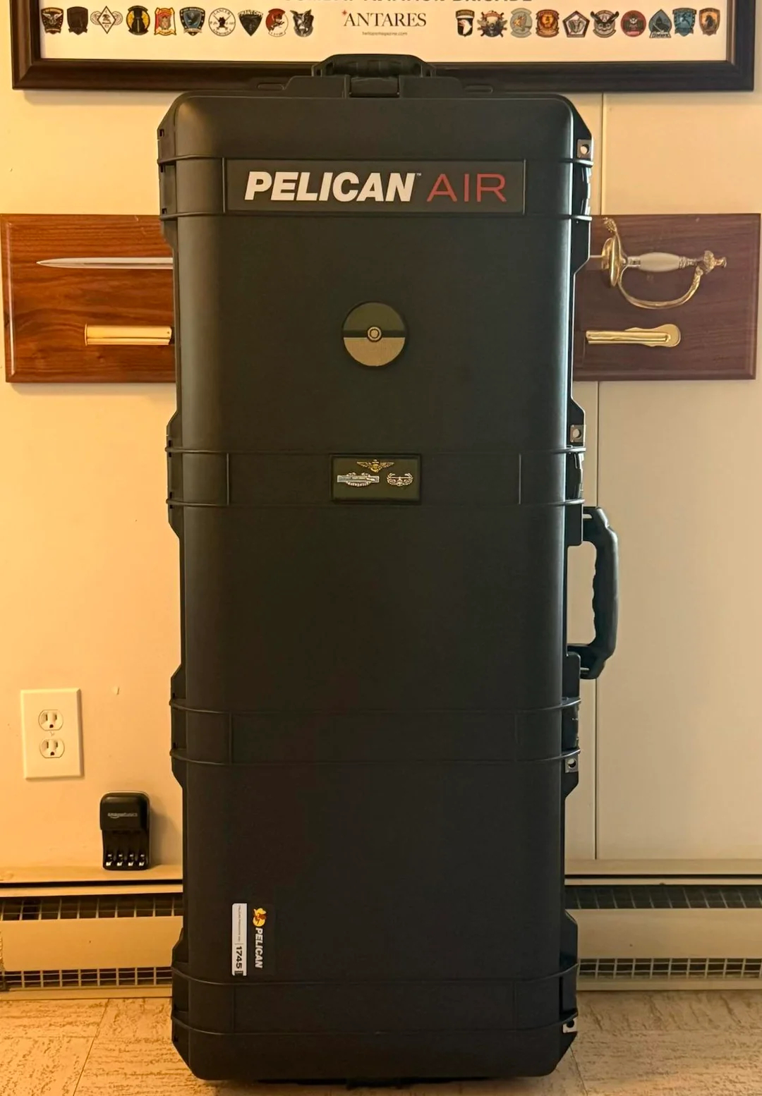 【宝可梦大佬晒收藏“百宝箱”：世界末日来了都不怕】Reddit用户AByteOf