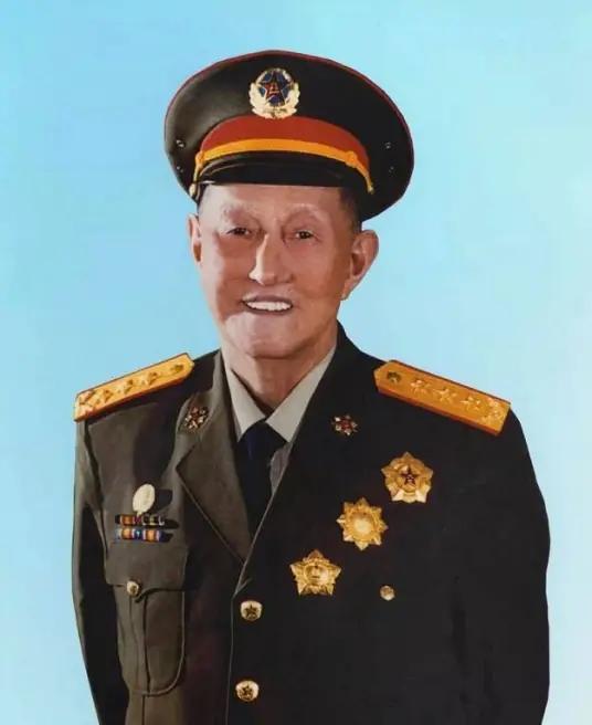 1986年洪学智上将访美，遭美军司令莱昂斯挑衅：“将军是哪个学校毕业的？”洪学智