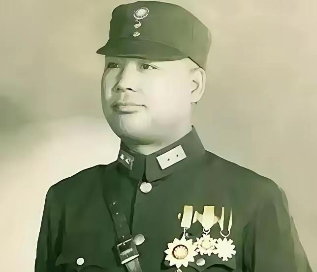 1975年，蒋介石在台北病逝。消息传到香港，躲了26年的关麟征破例登上了去台湾的