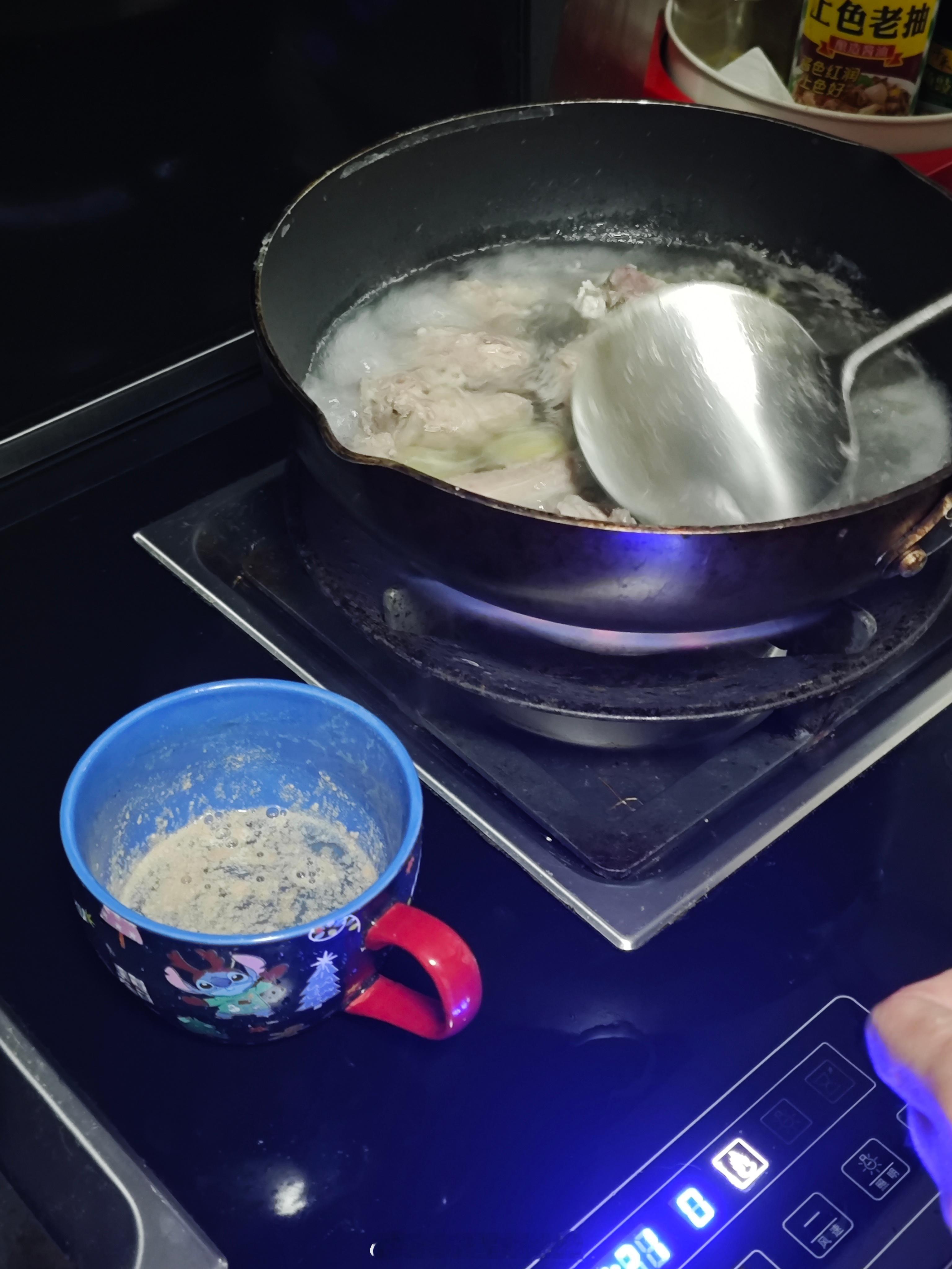 做梦也没想到我们家开学后的分工海哥做饭、我接娃我的拉花杯他用来装排骨沫子高级[喵