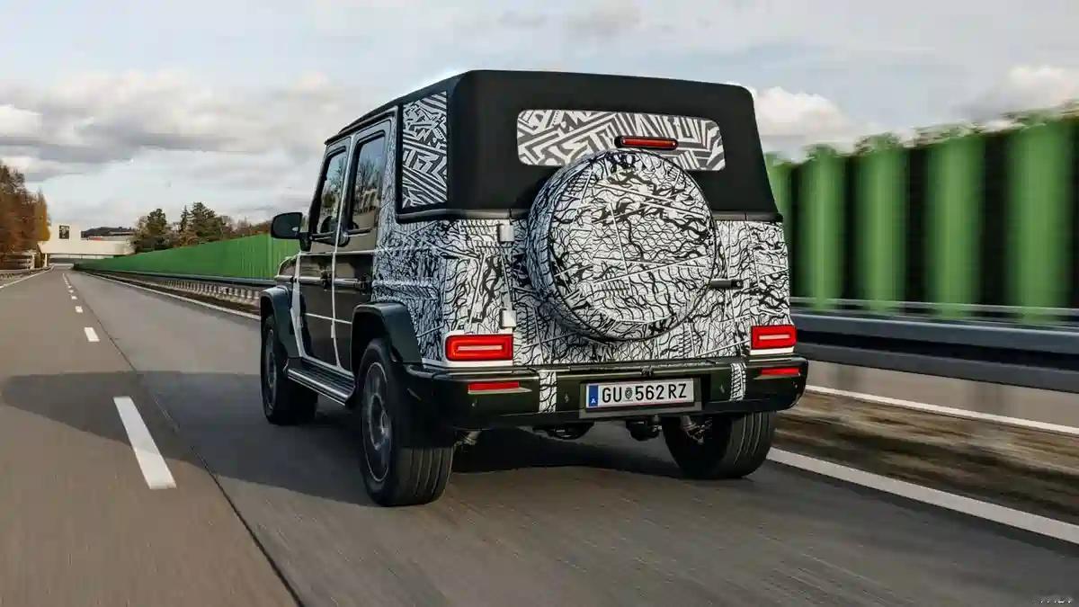 奔驰G级即将推出敞篷版本，之前的敞篷G是基于双门的短板G打造，这次则是基于标准版