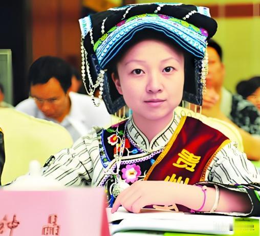 2008年，贵阳1年轻女医生为和丈夫团聚，放弃城里高薪工作，到偏远山村开诊所。3