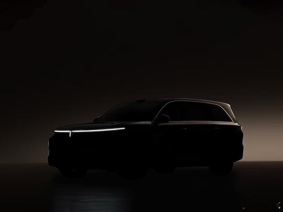 魏牌V9X也要来了，这个前后一体式灯带，这个线条，真的很容易让人浮想联翩。 