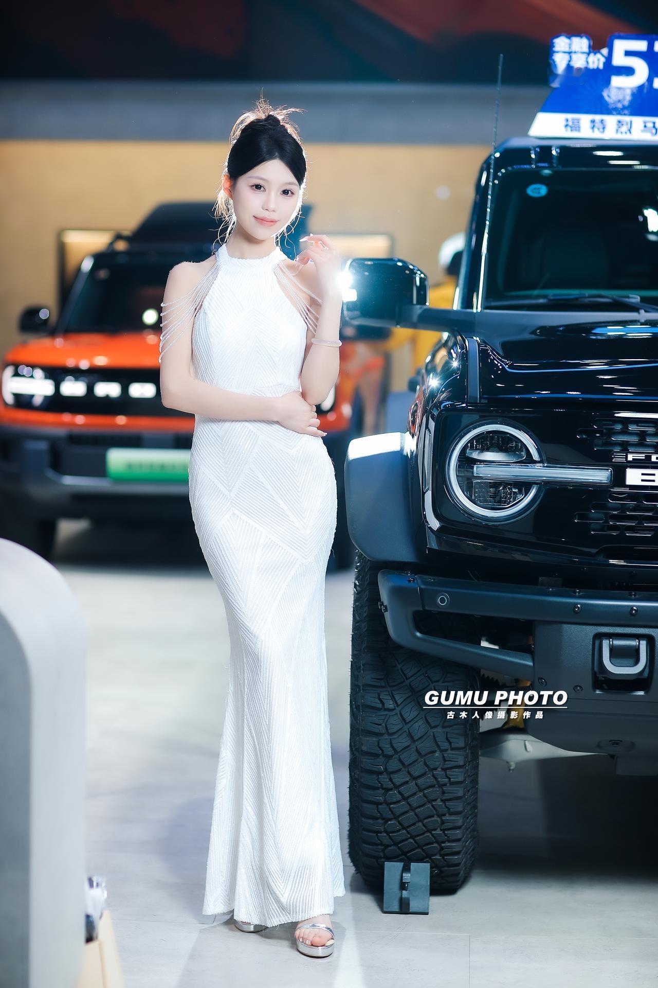 2025重庆汽车消费节长安福特展台模特小姐姐