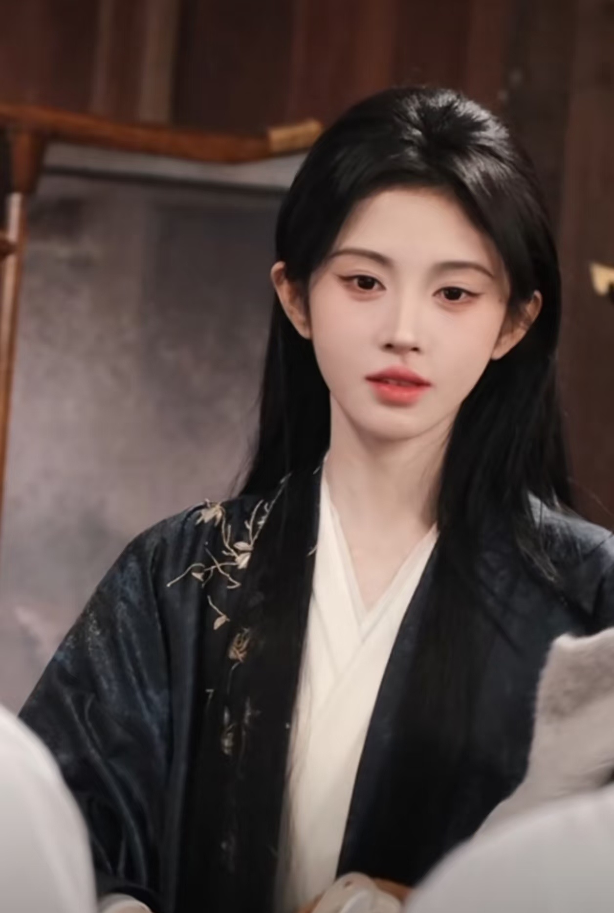 差别好大啊，鞠婧祎这是在让妆吗？ ​​​