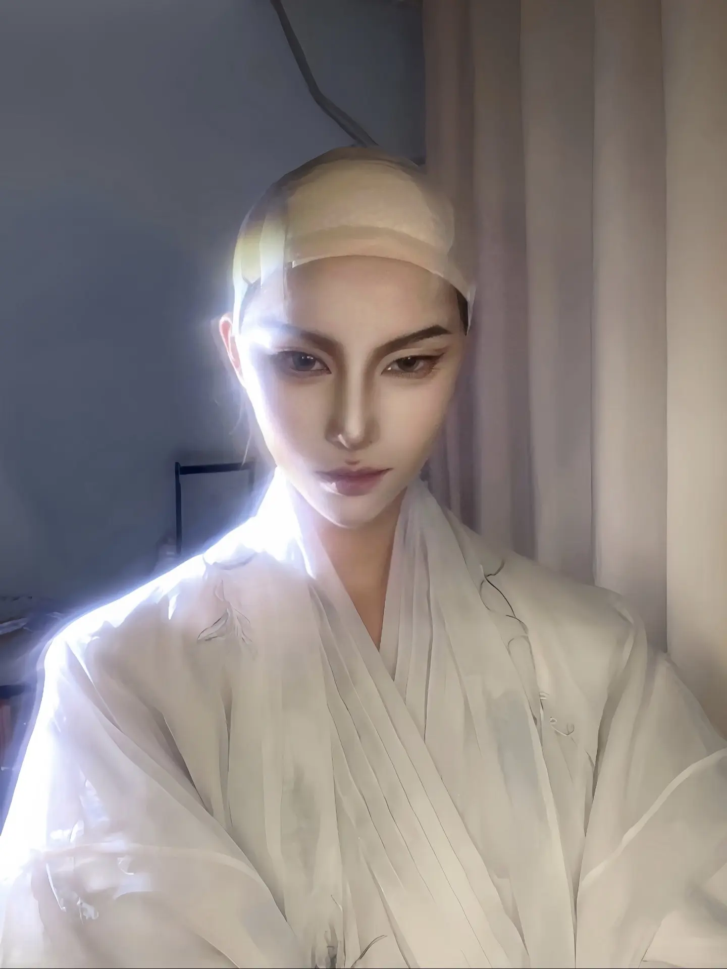 脸不对称之右脸成男左脸妹。