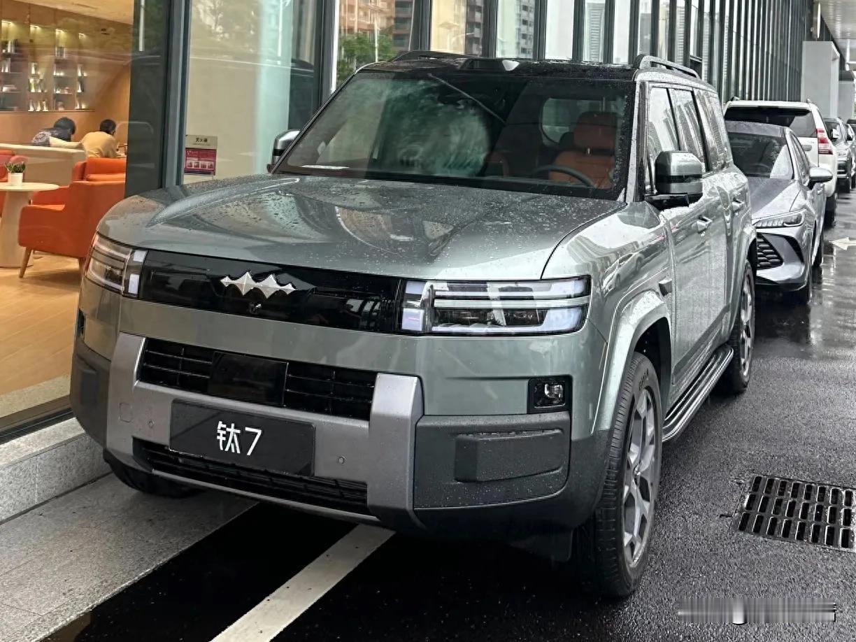 20万预算纠结哭！方程豹钛7 vs 荣放双擎，到底该冲谁？
 
家人们谁懂啊！2