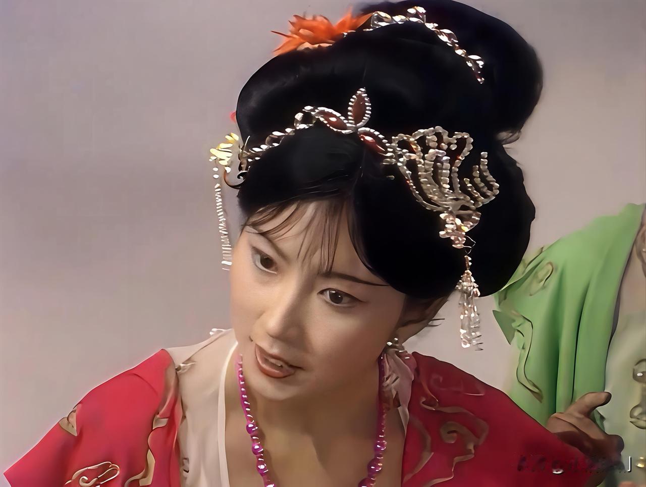董双成，又称西池仙女，蟠桃仙子，是神话传说中西王母的贴身侍女与弟子，为七仙女之一