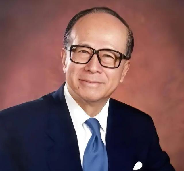 前脚巴拿马 强行接管了 长和集团 的港口，后脚长和系决定悉数出售其持有的英国电网