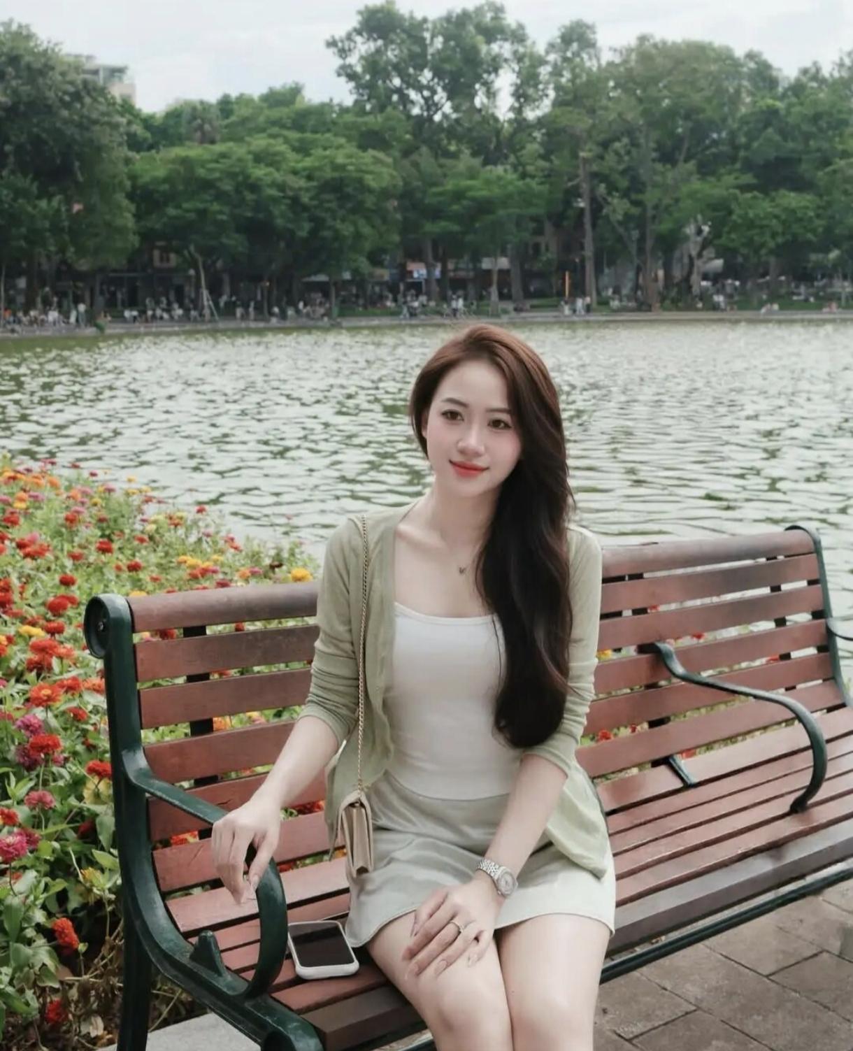 分享一下相册里的美女分享甜美小姐姐的随手拍 多姿美女。 美女游园赏景。 迷人极品