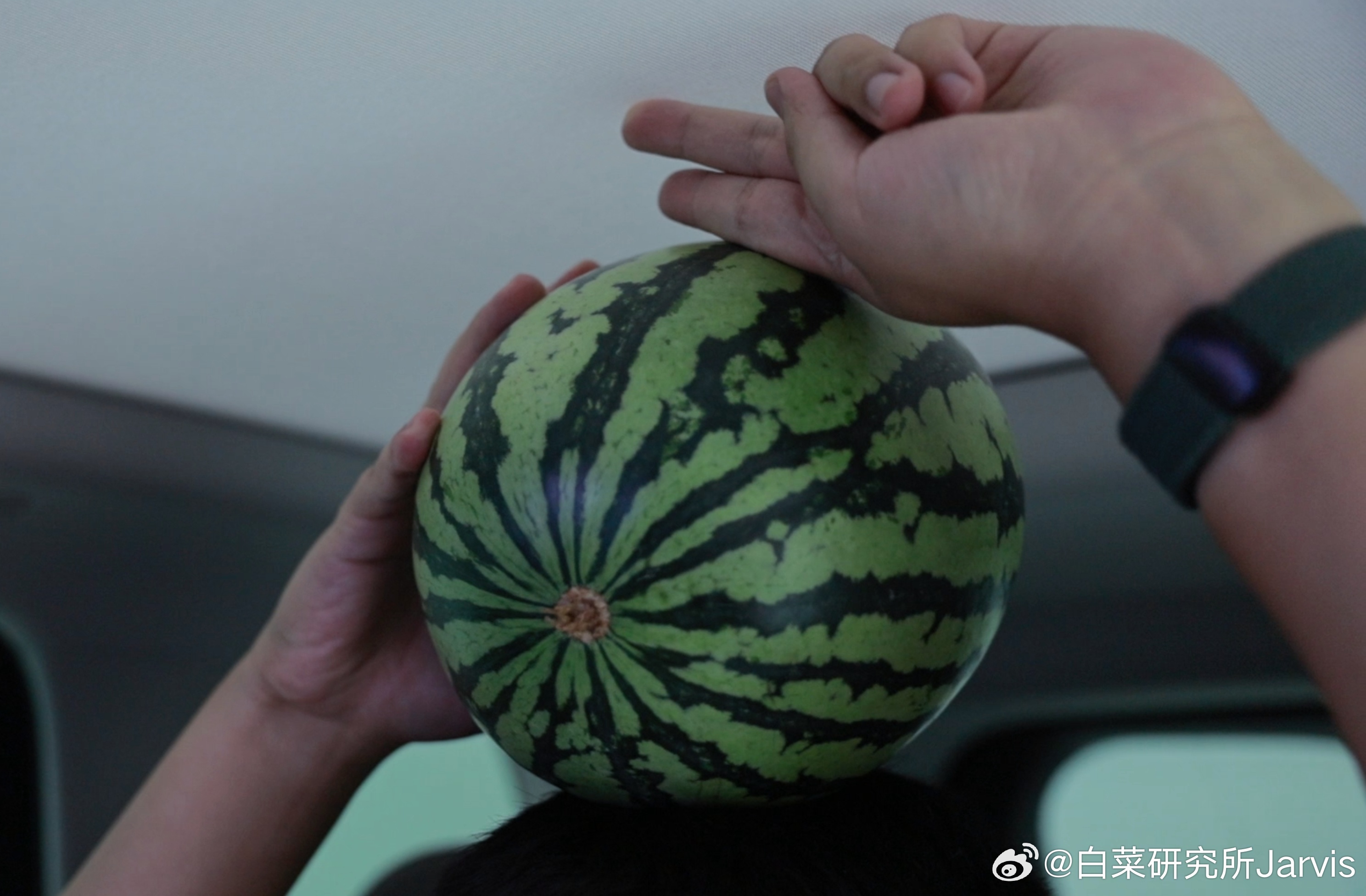 最近拍了一台车，感觉产品力还真能打。系统级AI大模型、辅助驾驶用的momenta