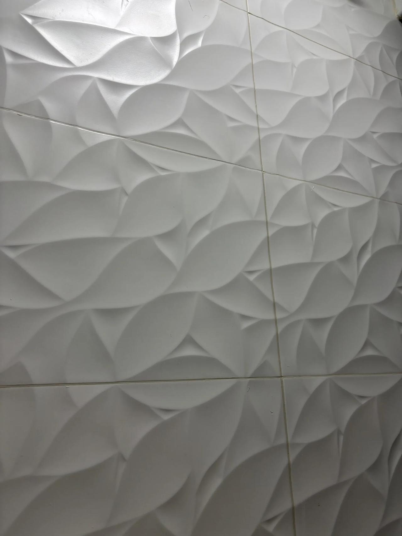 住一年了才发现我家这砖不是不规则的
是每一片都一样
边缘都是能对齐的
这美缝美得