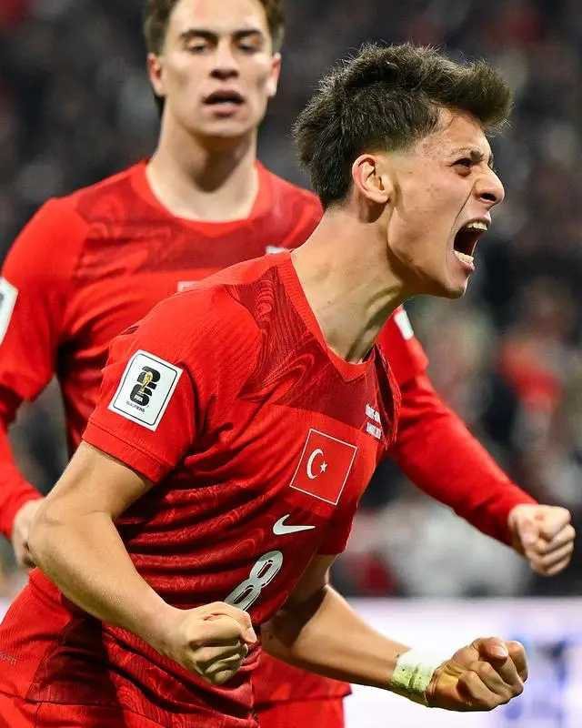 居莱尔：卧薪尝胆！挨过皇马冷板凳，如今扛起土耳其！居莱尔现在简直是春风得意！当年