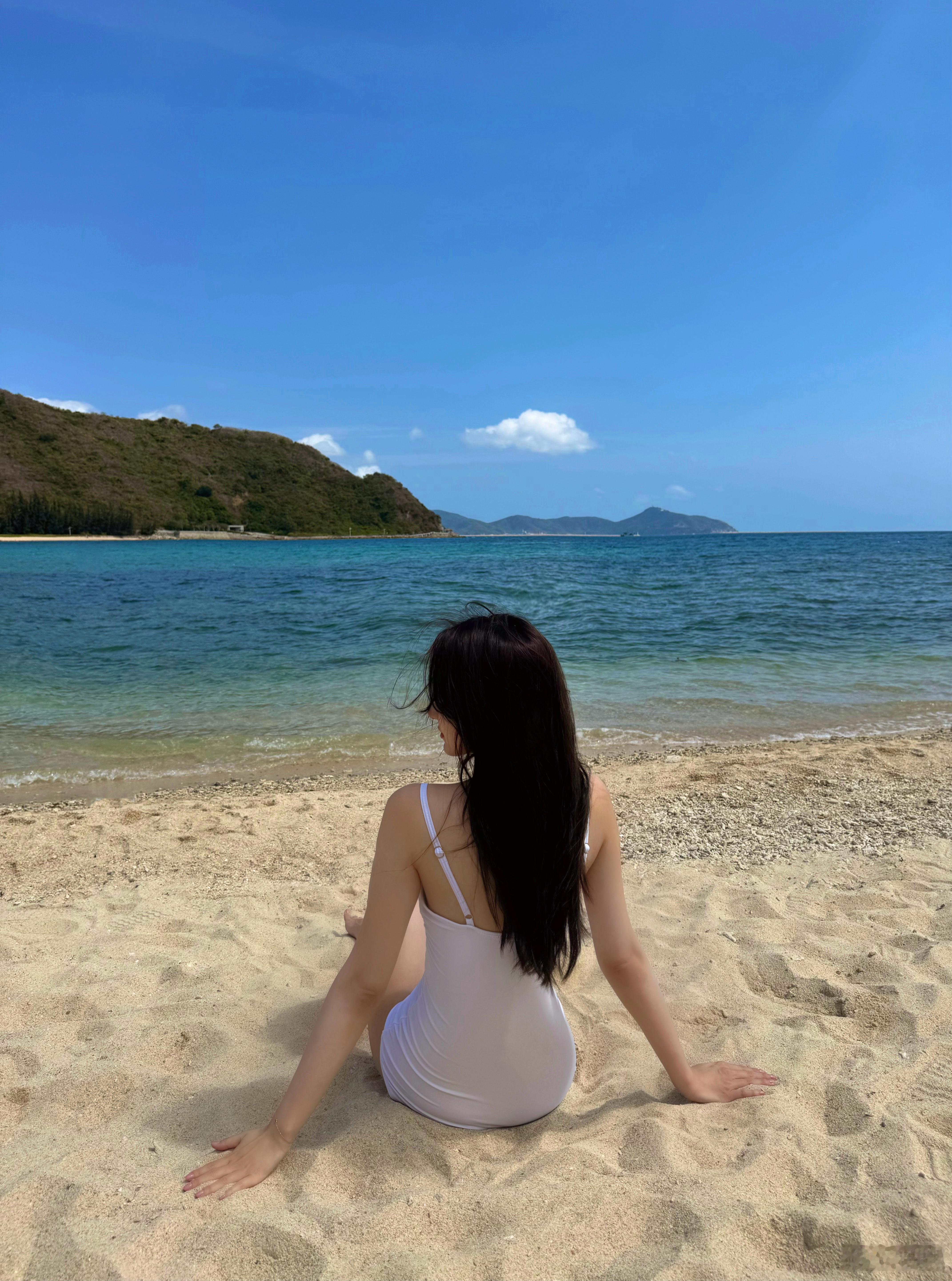 马泽涵 🏝 海边清凉大片，少女漫画身材 ​​​