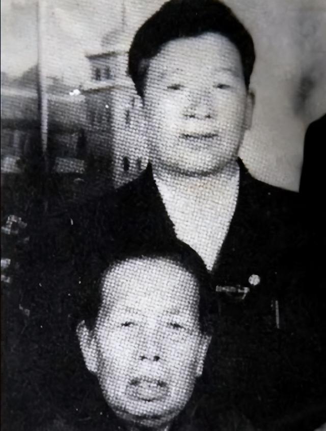1945年，东北夫妇收养日本遗孤，40年后，养子找到亲生父母返回日本，从此音信全