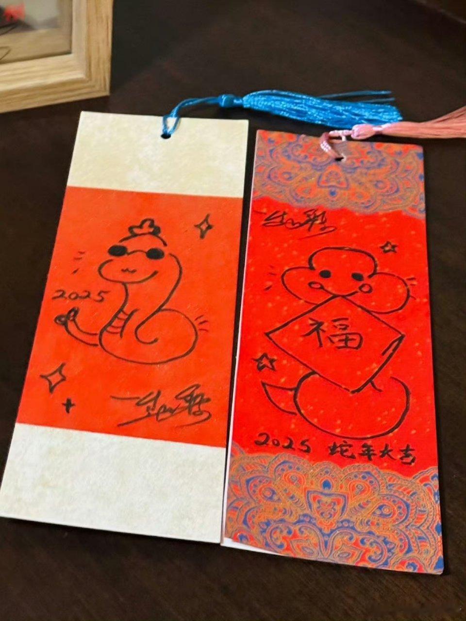 赵丽颖手绘蛇年祝福书签 颖宝画画行啊，多才多艺呀[good] 