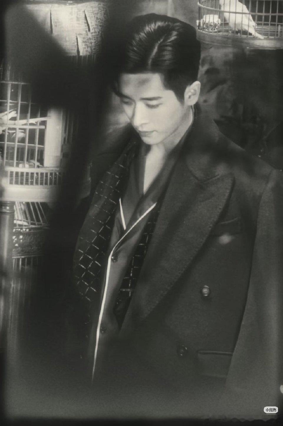 丞磊站姐好会拍啊！玉覃秋饭拍像海报 