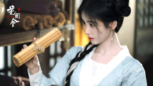 鞠婧祎因为闭错眼上了热搜，而被许多网友热议，不过看了动态图后瞬间感觉她好可爱，也