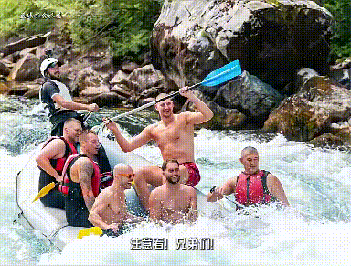 约基奇现在这么瘦了吗？简直变成“精壮版”的自己，约老师这是开始刷脂了吗，然后开赛