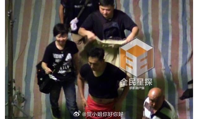 很抱歉我不是故意要笑的 