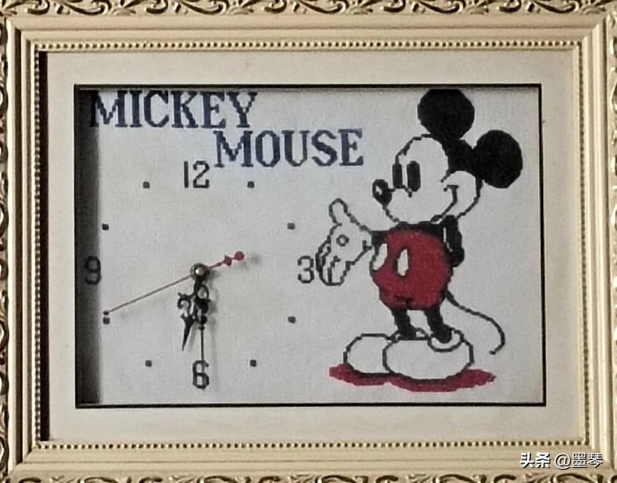 不知道还有多少人记得当年熬更守夜绣的十字绣呢？[呲牙]

路过厂区垃圾站的时候，