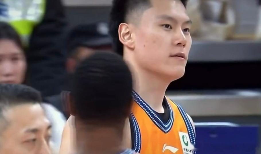 本赛季CBA赛场，上海男篮已成为最具统治力的球队之一。联赛19胜4负与广厦并列榜