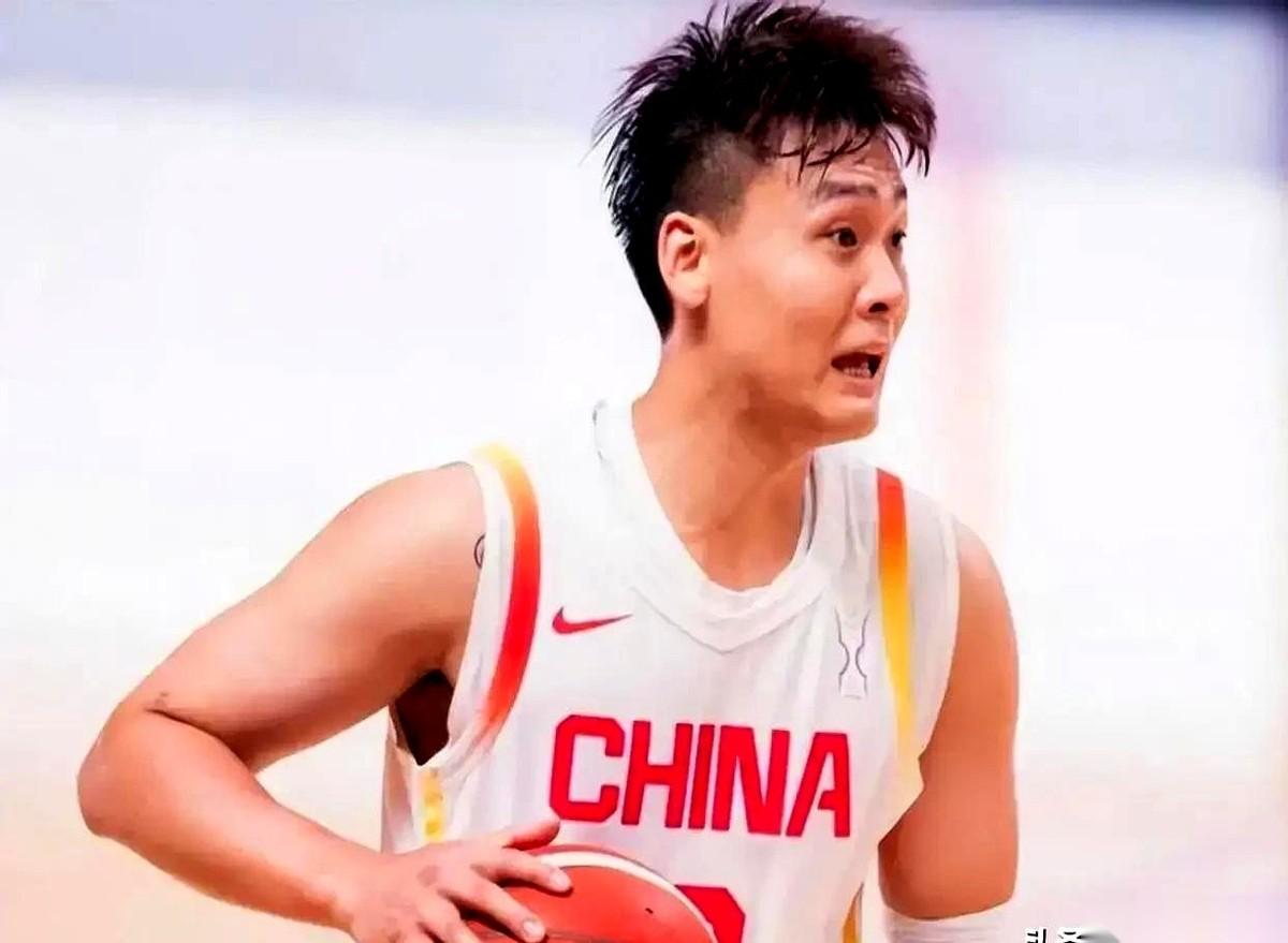 卧槽，你们这帮人真的没看懂球啊！就逮着赵睿那5次犯规死命喷，真的冤枉死个人了！我