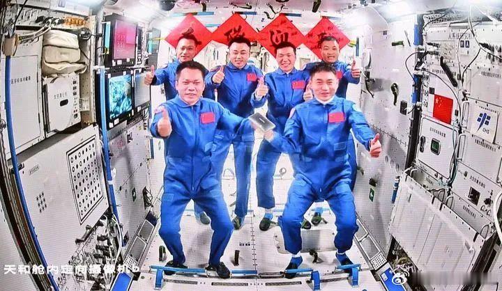 #中国6名航天员在太空拍合影#第四次会师中国空间站永远值得期待[打call][打