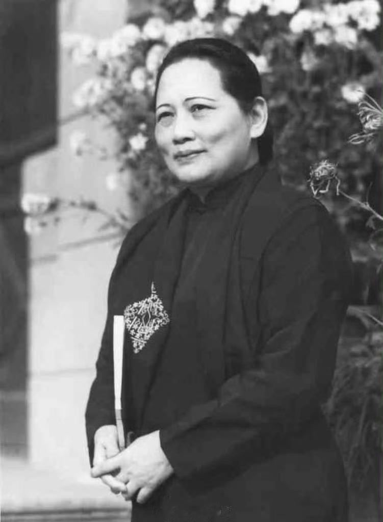 今天，宋庆龄诞辰132周年，缅怀[心] 