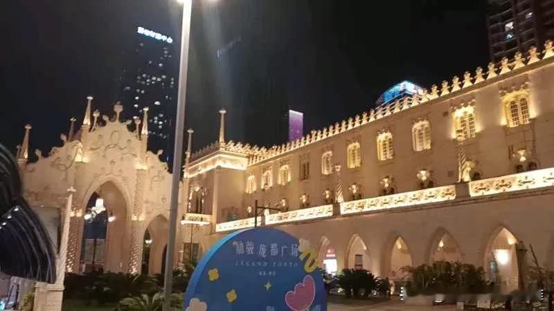 真情怎样长久?首先是心灵想通，三观相符。其次是同频共振，互相理解和包容。第三磁场