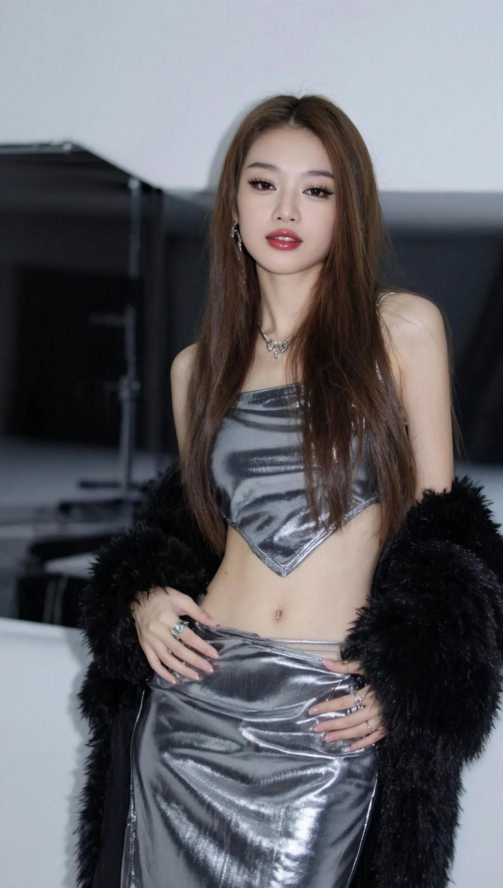 我一个人也走了很远的路，早就不需要虚假的陪伴了