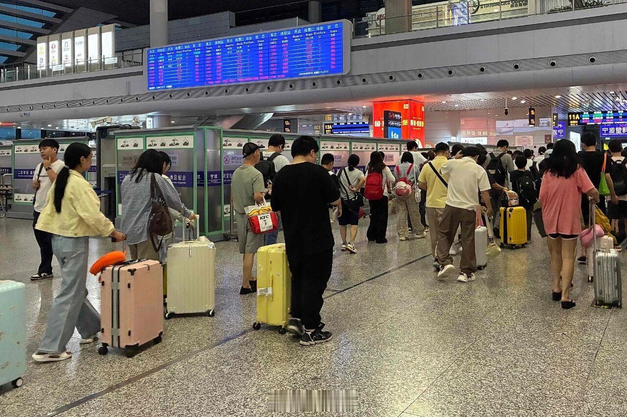 白海豚提前登陆“白海豚”最大可能于9日傍晚至10日凌晨，在浙江三门到福建福鼎一带