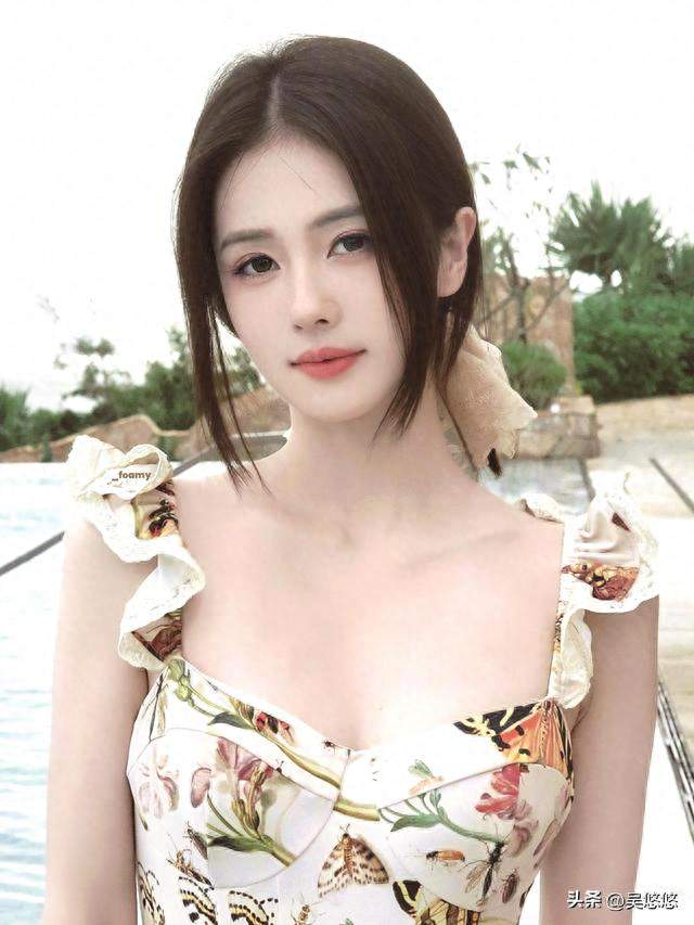 白鹿颜值抗打演技争议大，为何能稳坐一线？