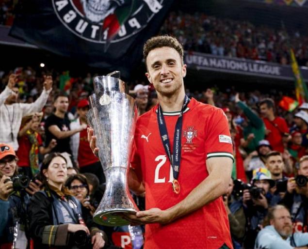 若塔走了！
最难过的不是他的球迷，
也不是他的妻子，
而是他的父母。

据说若塔