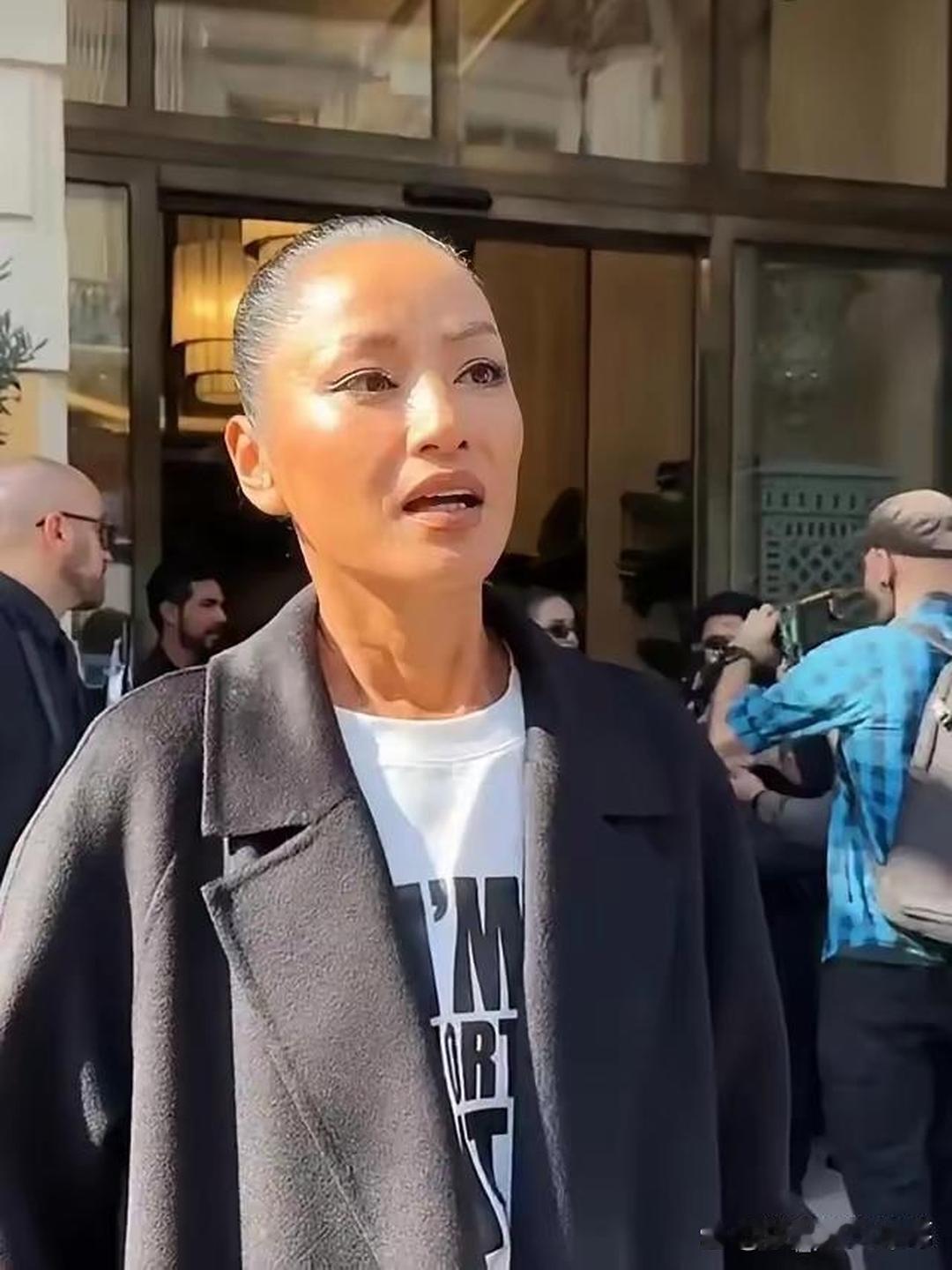 前阵子刷到瞿颖的路透，54岁的状态真的和印象里当年挂历上的“大陆第一名模”差好多