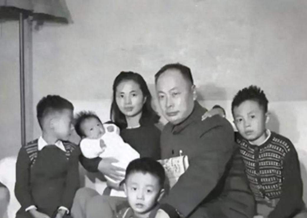 1974年，陈毅夫人张茜临终前对三个儿子留下一句嘱托：“妹妹不出嫁，你们谁也别分