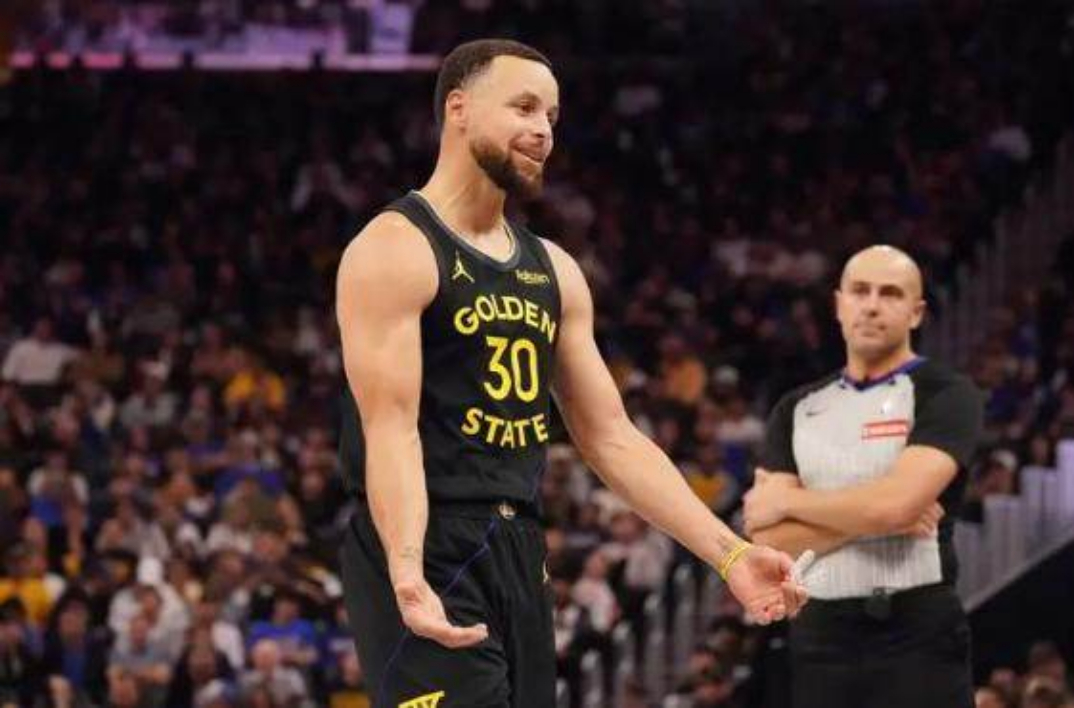 金州勇士队于周四宣布，其明星后卫斯蒂芬·库里因在周三输给休斯敦火箭队的比赛中遭遇