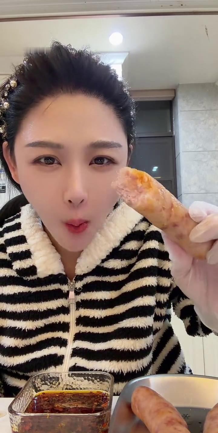 沈阳白糖蘸点料，放点肉，纯纯肉的口感，里面都能知道袋坏了，慢走。