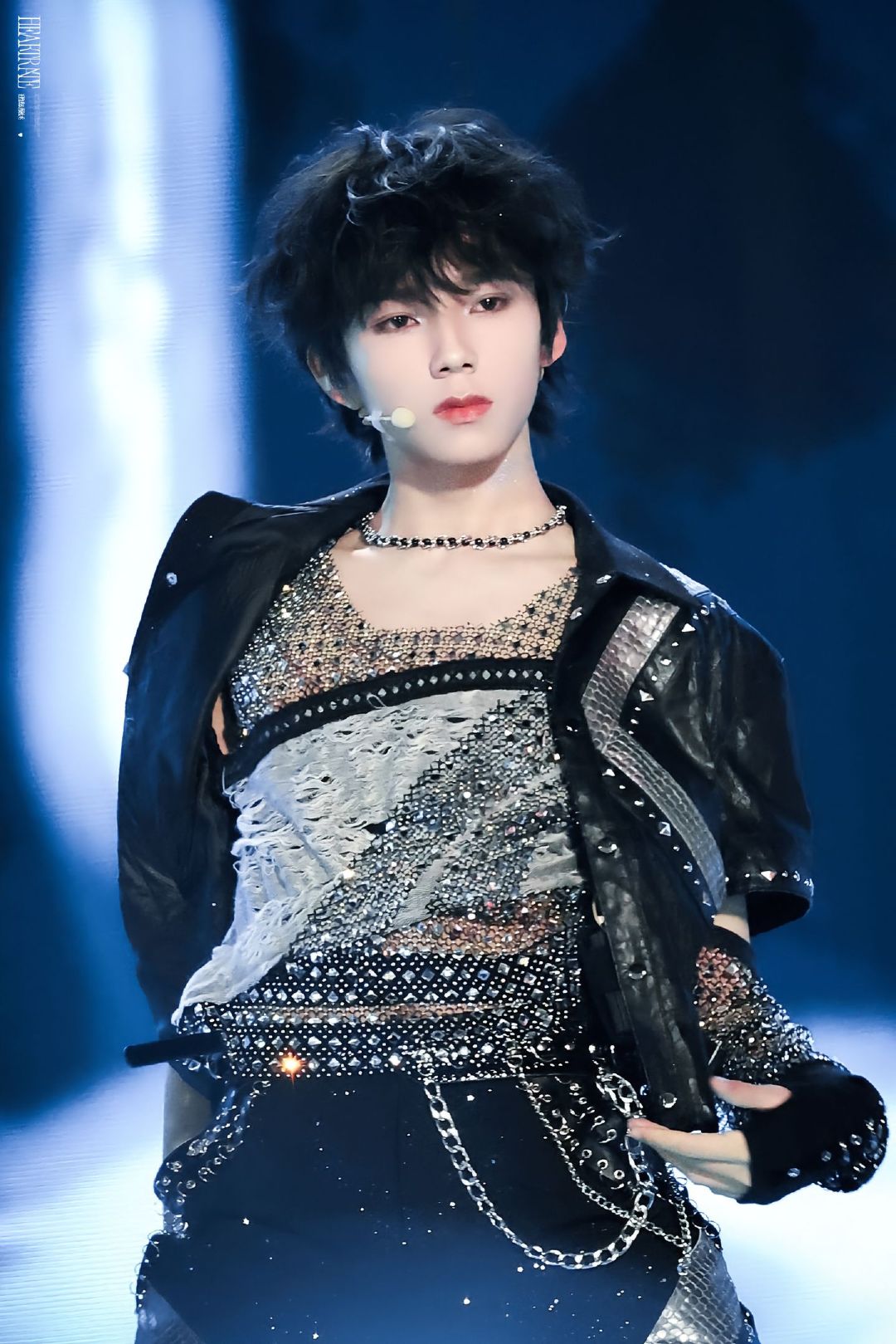 王橹杰说即将入场啦 王橹杰皮质银链拼接choker 王橹杰说即将入场啦，王橹杰皮