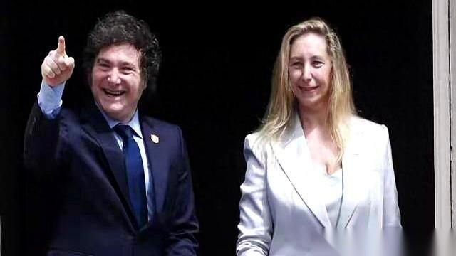 阿根廷总统米莱，在网上发了一句脏得连报纸都没法印的粗话。
2026年7月15日，
