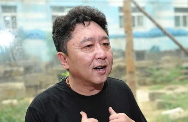 蔡国庆采访于谦时直接开喷郭德纲代言藏油产品不务正业，于谦回怼说产品有国家认证有专