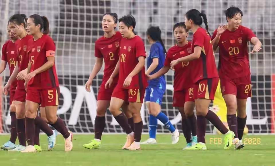 女足抵澳，亚洲杯即将打响。
不知道大家发现没有，新一期中国女足仍然是老队员的天下