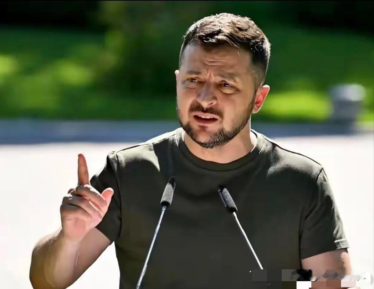 泽连斯基迎来一个“噩耗”！
2月5日，乌克兰媒体称：“美国在三方会谈上公开对乌克