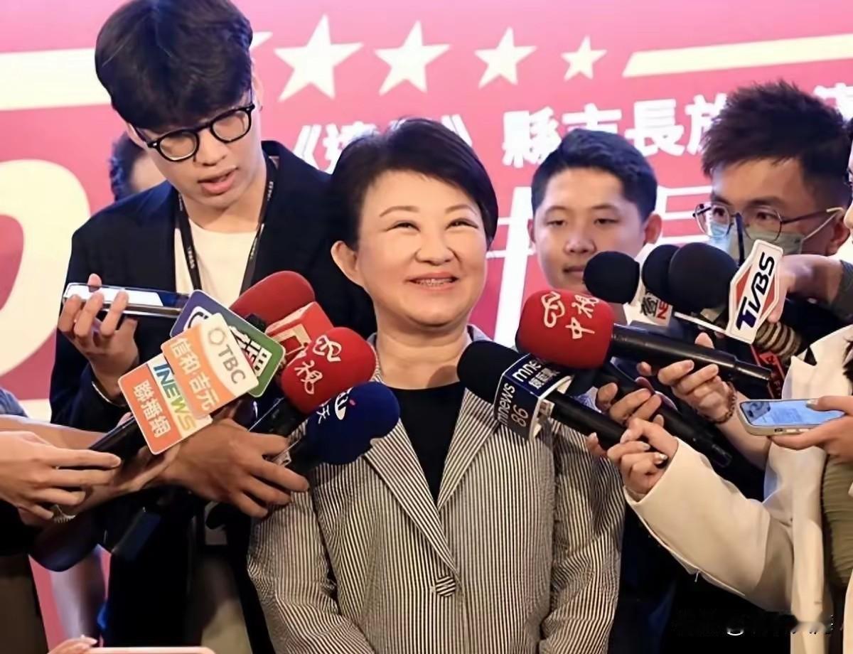 蓝营遭政治迫害，卢秀燕却忙着庆减重！这样的“妈妈市长”真能扛住2028？
 
1