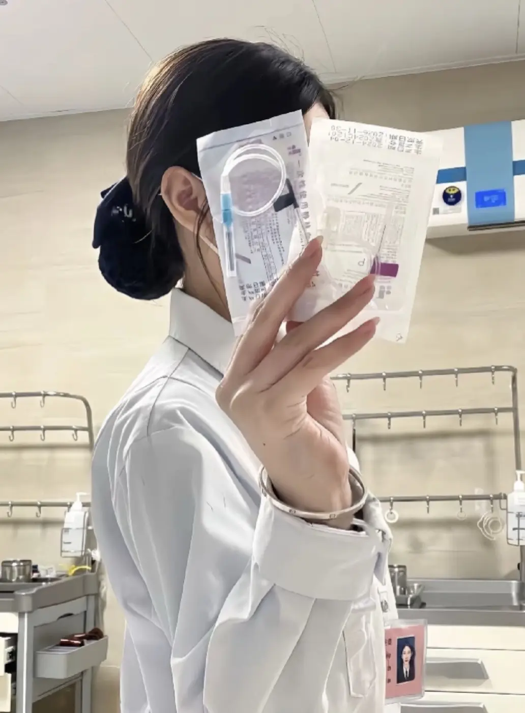 不用记住花的样子，因为我的一针不见血你就记住我了