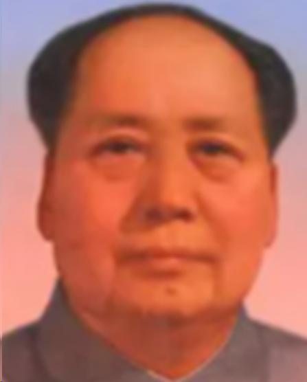 1950年，铁匠朱其升看到家家户户都挂上了毛主席头像，他越看这个人越眼熟，于是偷