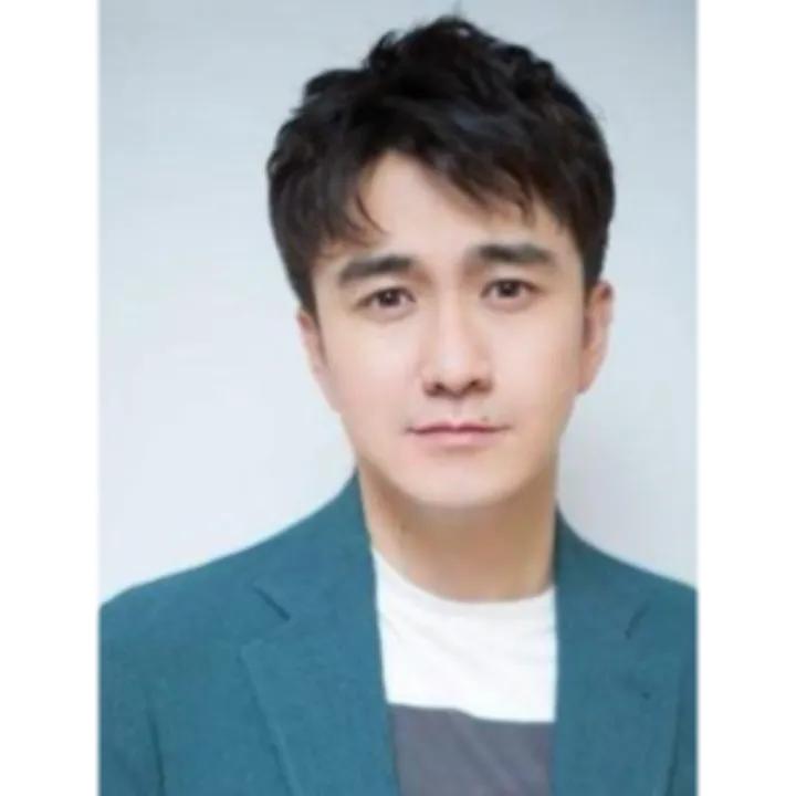 翟天临“付费爱情”丑闻：娱乐圈道德底线何在？

曾几何时，翟天临作为荧幕上的佼佼