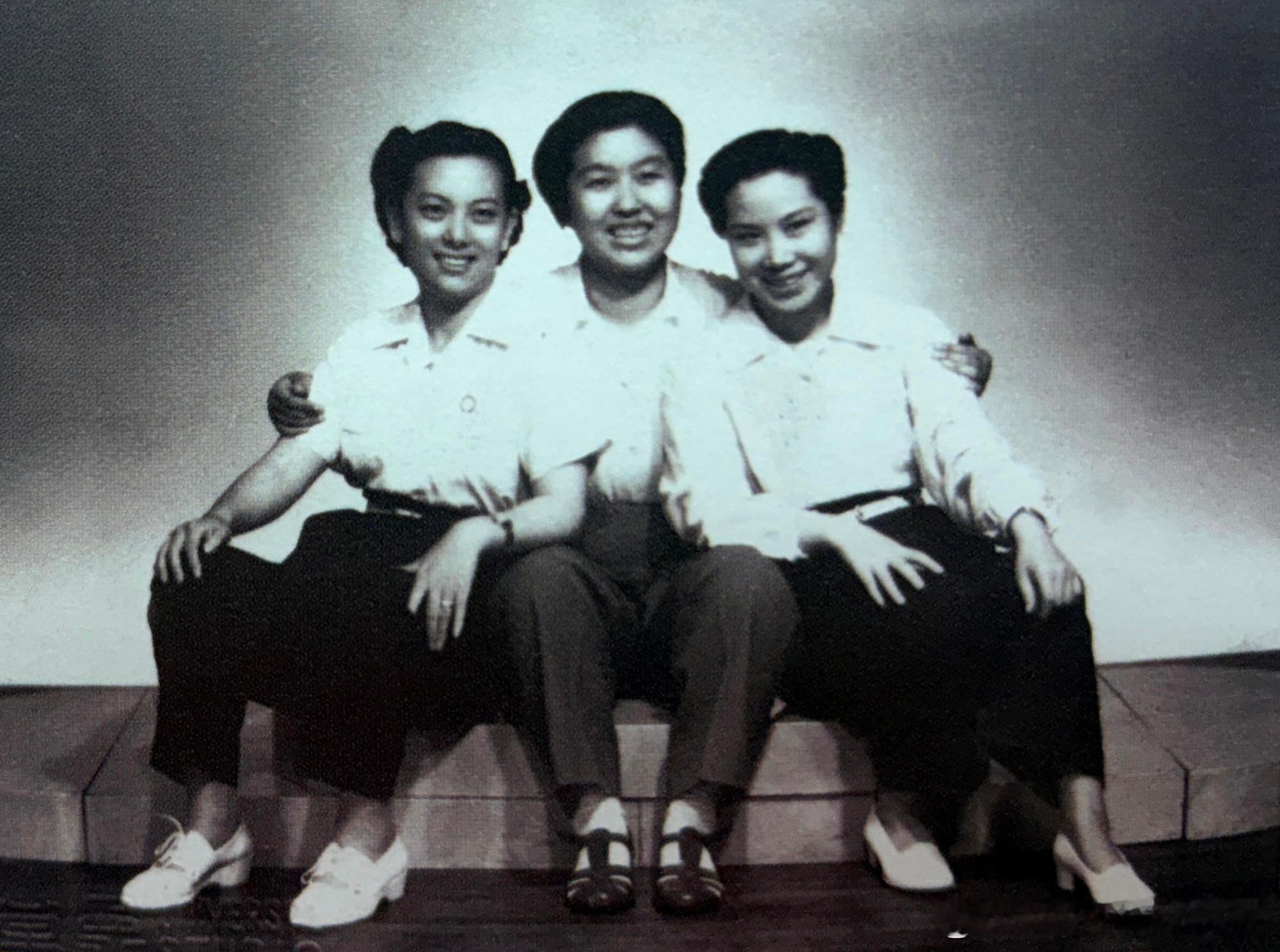 50年代徐天红、吴小楼与徐玉兰历史影像