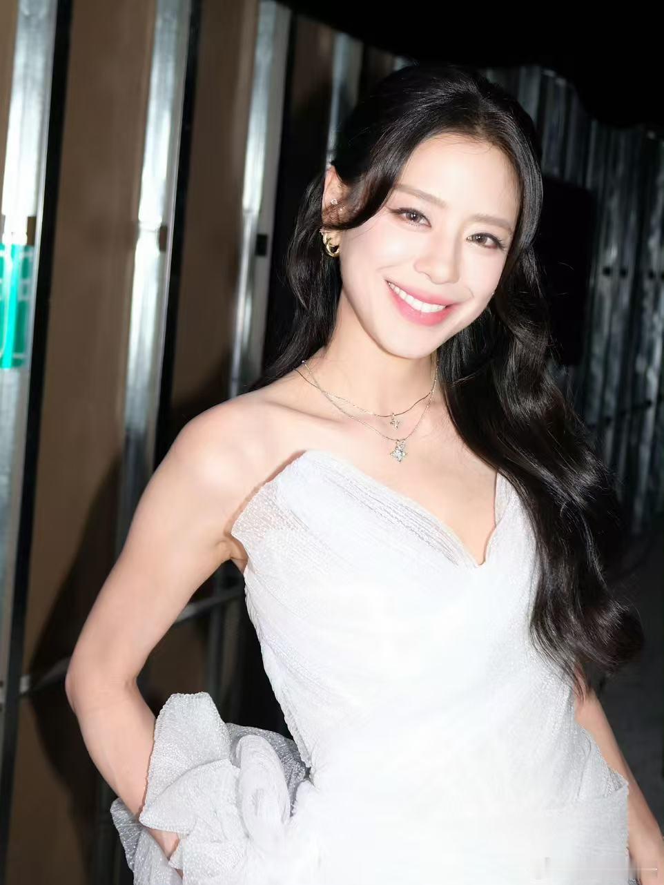巅峰音乐节也下载AI变声器了巅峰音乐节阵容被唱出来了  听完AI唱的这首歌，所有